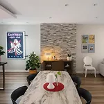 Stylish 2-bedroom In Scenic