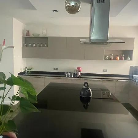 Stylish 2-bedroom In Scenic