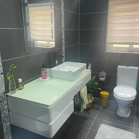 Апартаменты Stylish 2-bedroom In Scenic