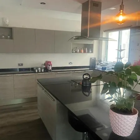 Stylish 2-bedroom In Scenic Марсашлокк
