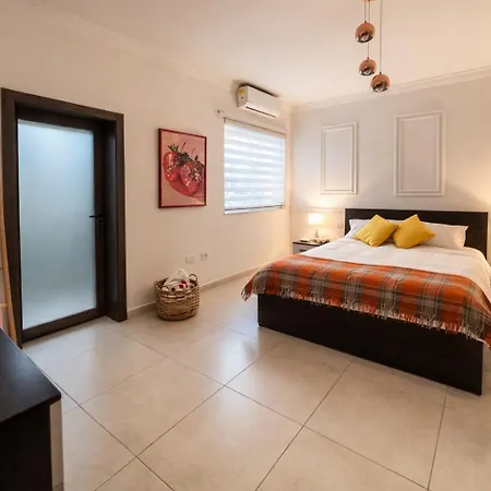 Stylish 2-bedroom In Scenic Apartment Marsaxlokk