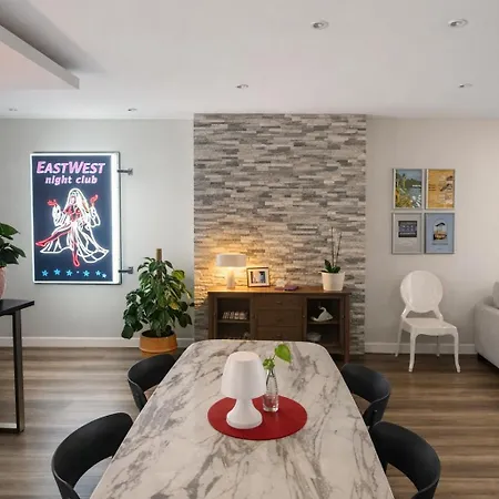 Stylish 2-bedroom In Scenic