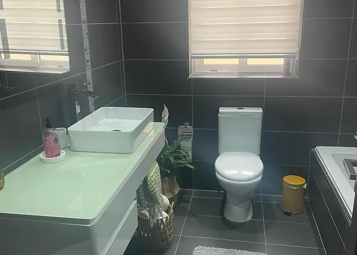 Stylish 2-bedroom In Scenic *