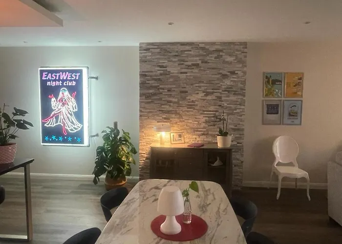 Stylish 2-bedroom In Scenic *