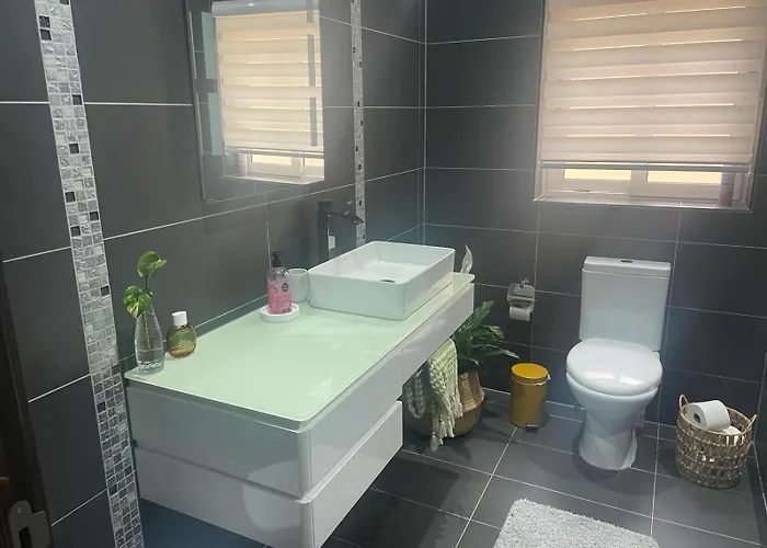 Апартаменты Stylish 2-bedroom In Scenic