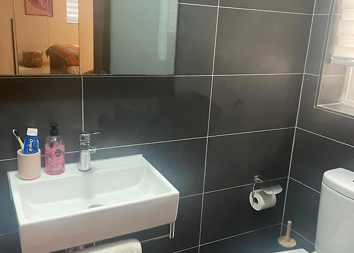 Stylish 2-bedroom In Scenic *