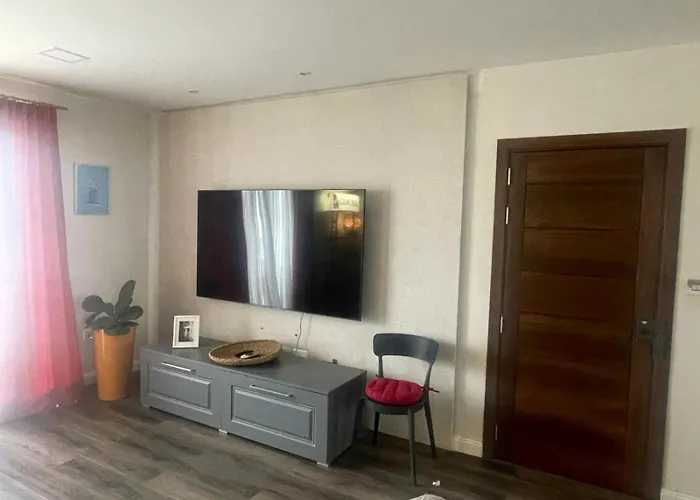 Апартаменты Stylish 2-bedroom In Scenic