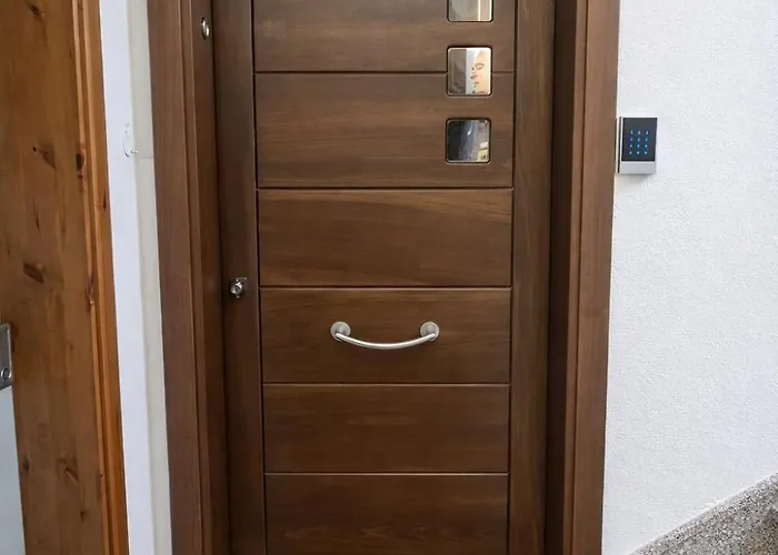 Stylish 2-bedroom In Scenic